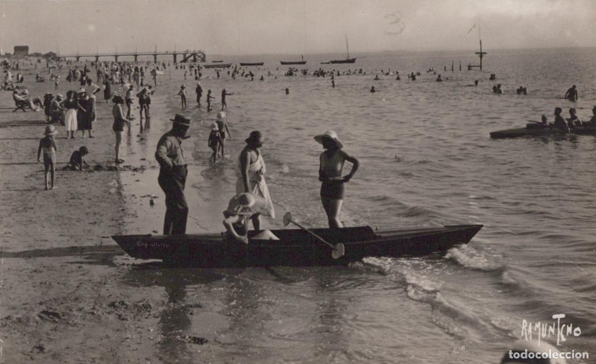 Cartes Postales: France Chatelaillon Plage Plage Anim&eacute;e Baigneurs Jet&eacute;e Unposted *YAE264