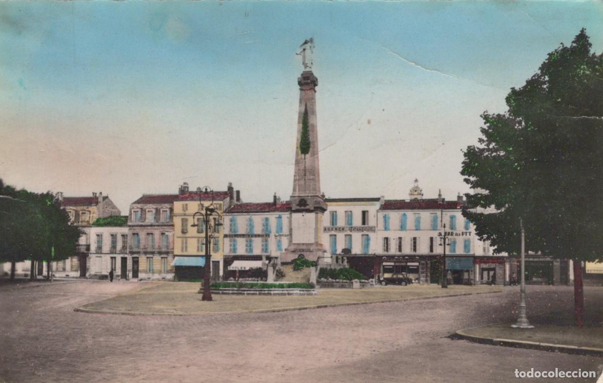 Cartes Postales: France Rochefort Monument aux Morts Place Martyrs Resistance *YAE293