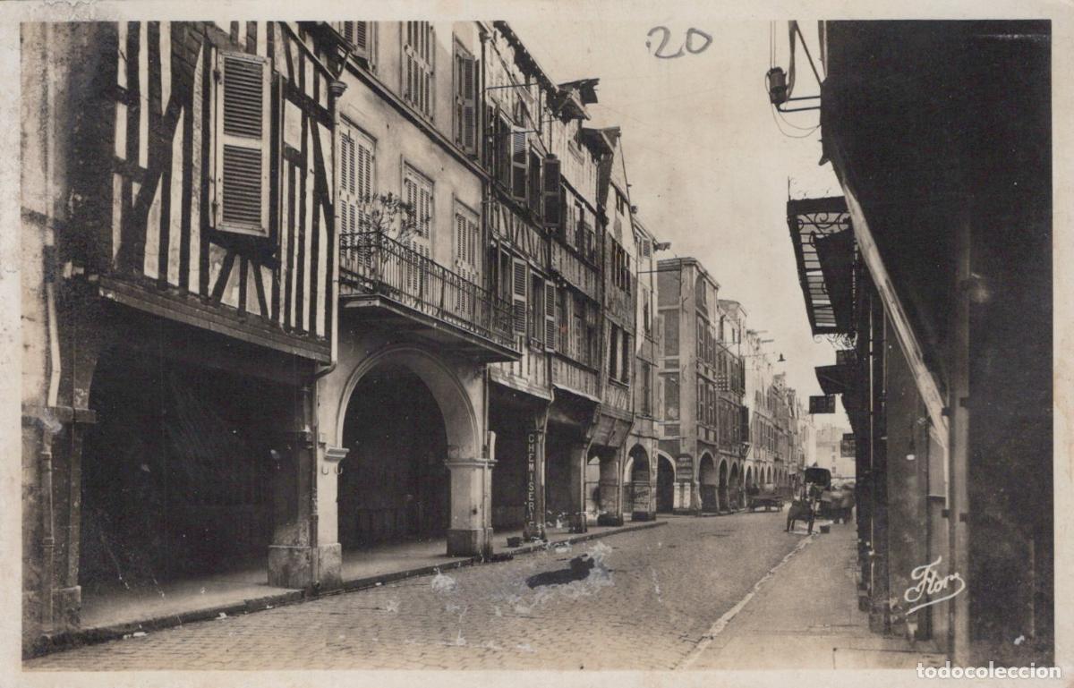 Postkarten: France La Rochelle Rue des Merciers B&acirc;timents &Agrave; Arcades *YAE217