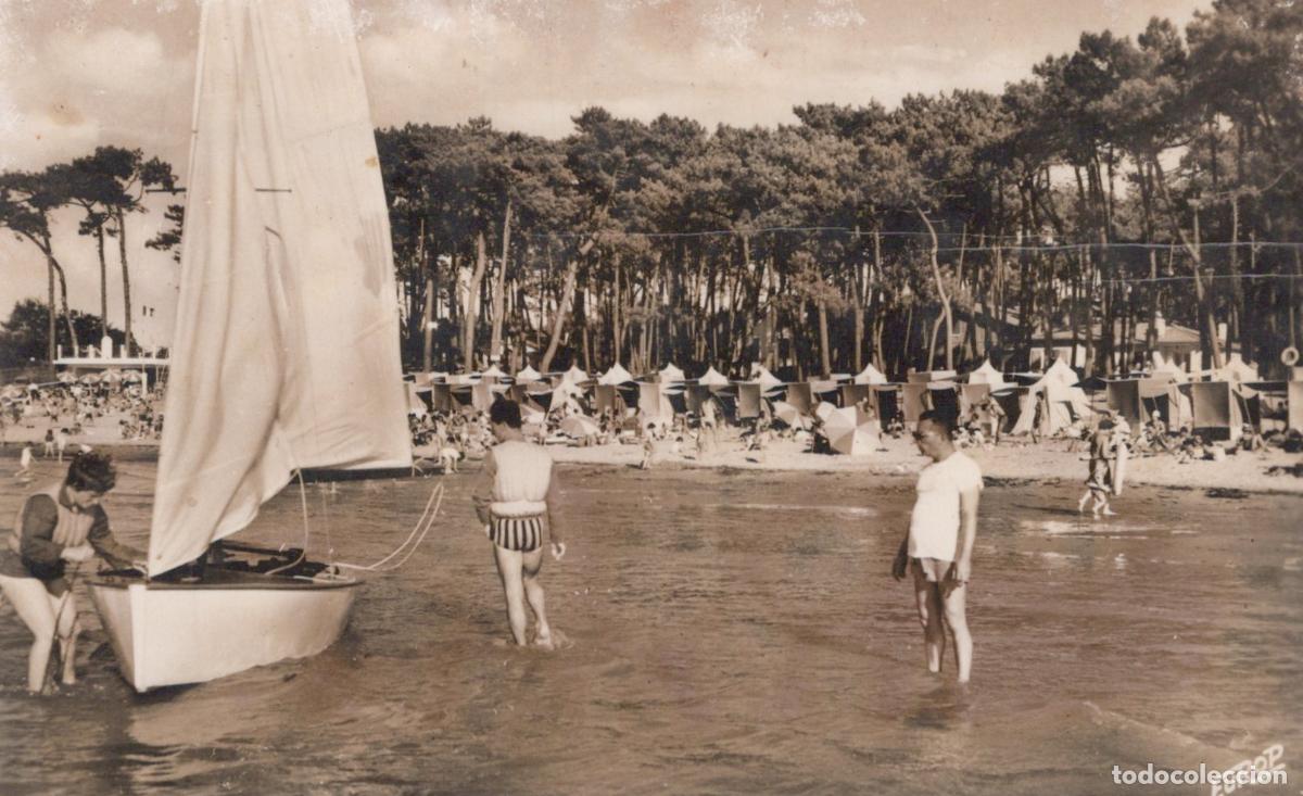 Cartes Postales: France Ronce les Bains Plage Voilier Baigneurs Unposted *YAE252