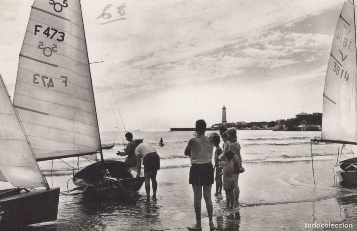 Postais: France St Georges de Didonne Plage Voiliers Phare Unposted *YAE265