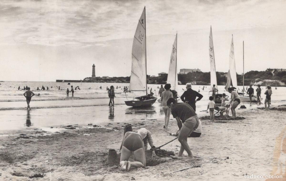Postais: France St Georges de Didonne Plage Voiliers Phare Unposted *YAE261