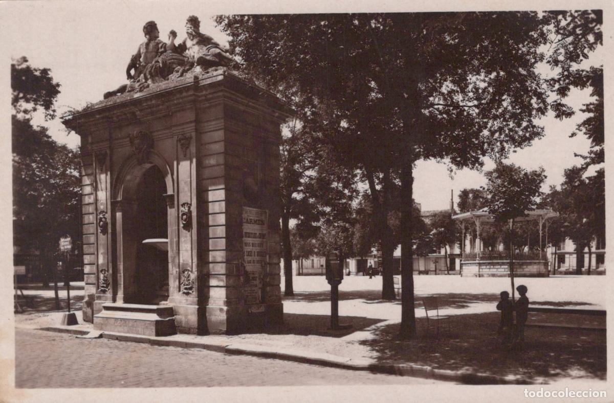 Postais: France Rochefort sur Mer La Fontaine Place Colbert *YAE280