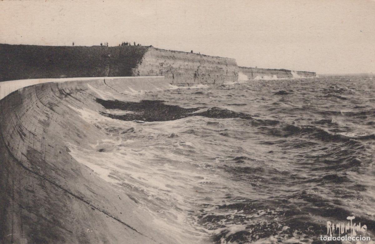 Cartes Postales: France Chatelaillon Plage Brise Lames Atlantique *YAE297