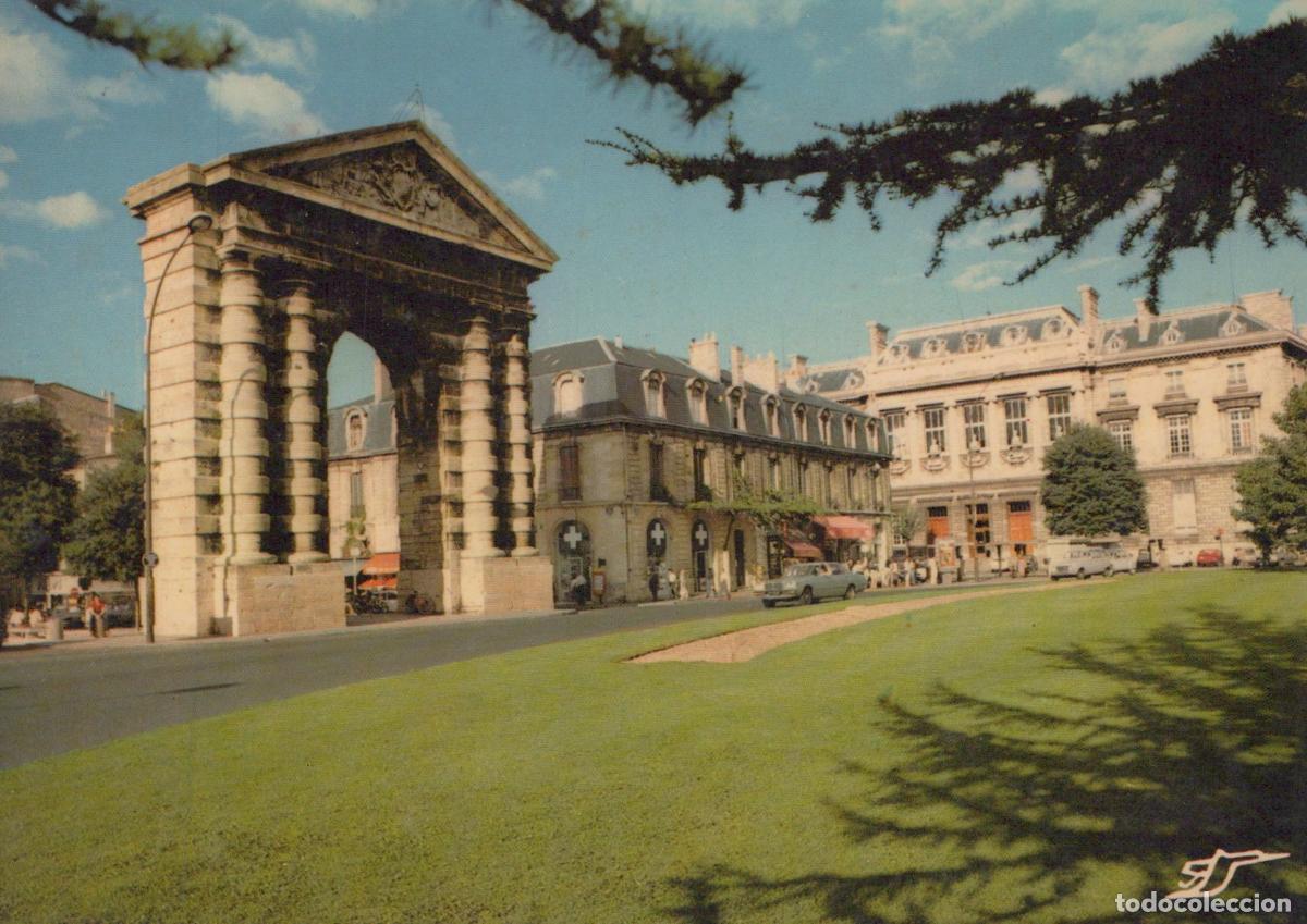 Postkarten: France Bordeaux Place de la Victoire Porte D Aquitaine Unposted *YAE666