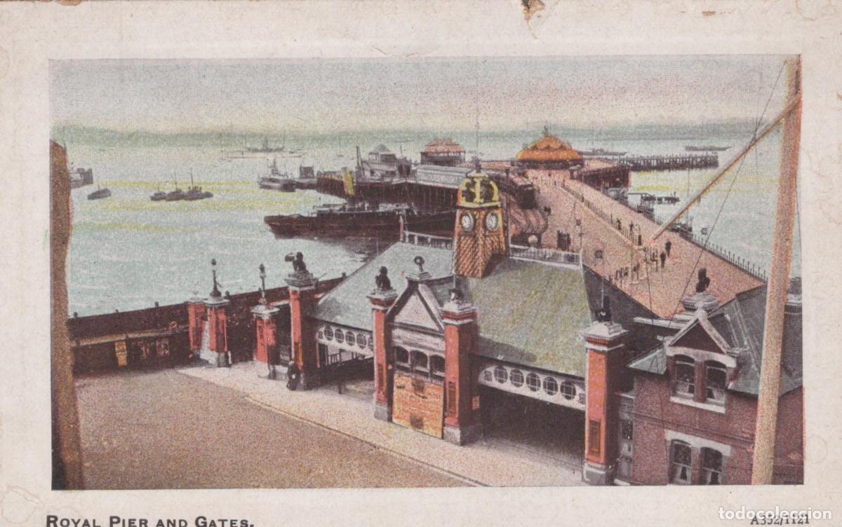 Postcards: United Kingdom England Royal Pier and Gates *YAE416