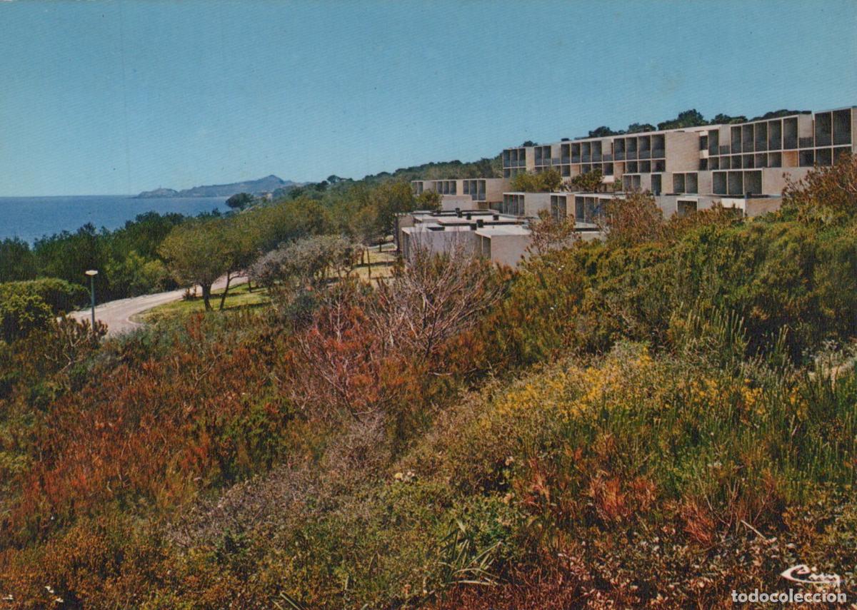 Postkarten: France Giens Architecture Moderne Complexe V F Avec Vue Mer Post&eacute;e *YAE851