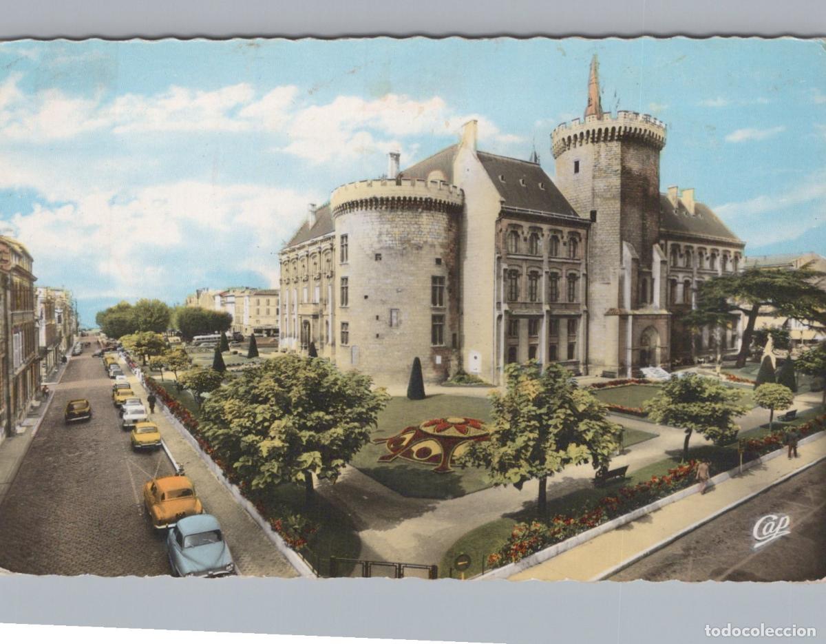 Postales: France Angouleme L H&ocirc;tel de Ville et Jardins *YAE451