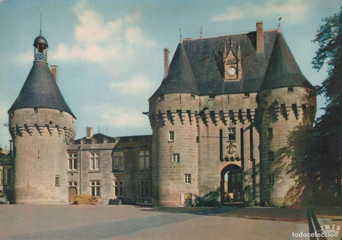 Cartes Postales: France Jonzac Ch&acirc;teau Xve S Donjon Porte Fortifi&eacute;e Unposted *YAE908