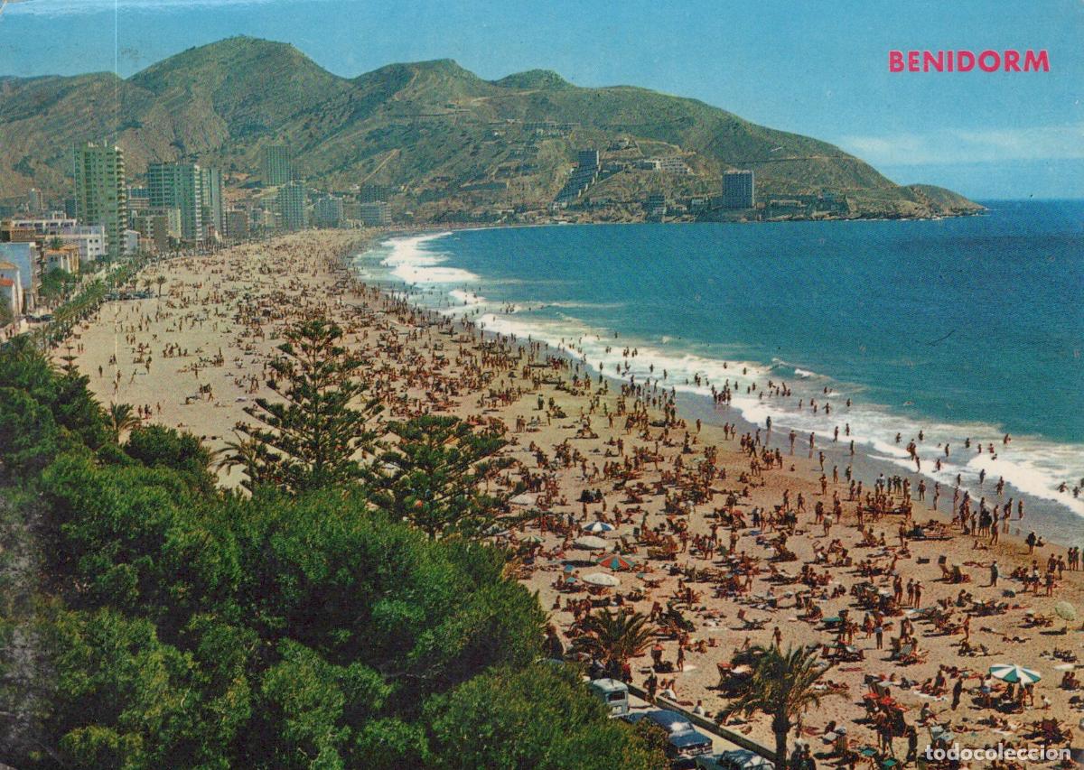 Postkarten: Espa&ntilde;a Benidorm Playa de Levante Multitud en Playa Y Hoteles Oblit&eacute;rada *YAE617