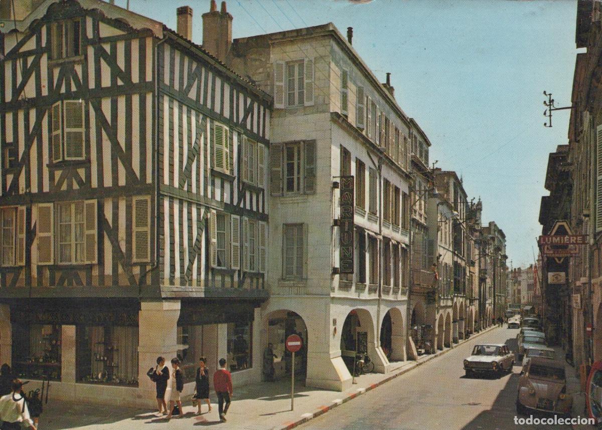 Postcards: France La Rochelle Rue du Palais Architecture Historique Unposted *YAE690