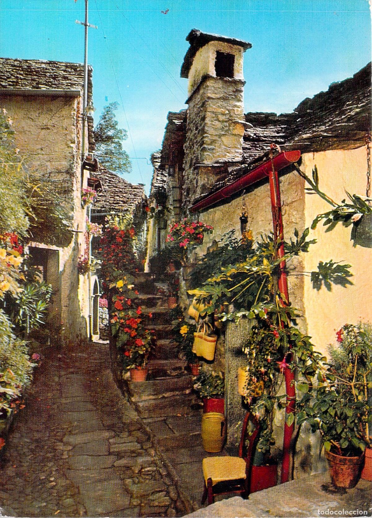 Postcards: Postal de una pintoresca calle de piedra en Ticino, Suiza