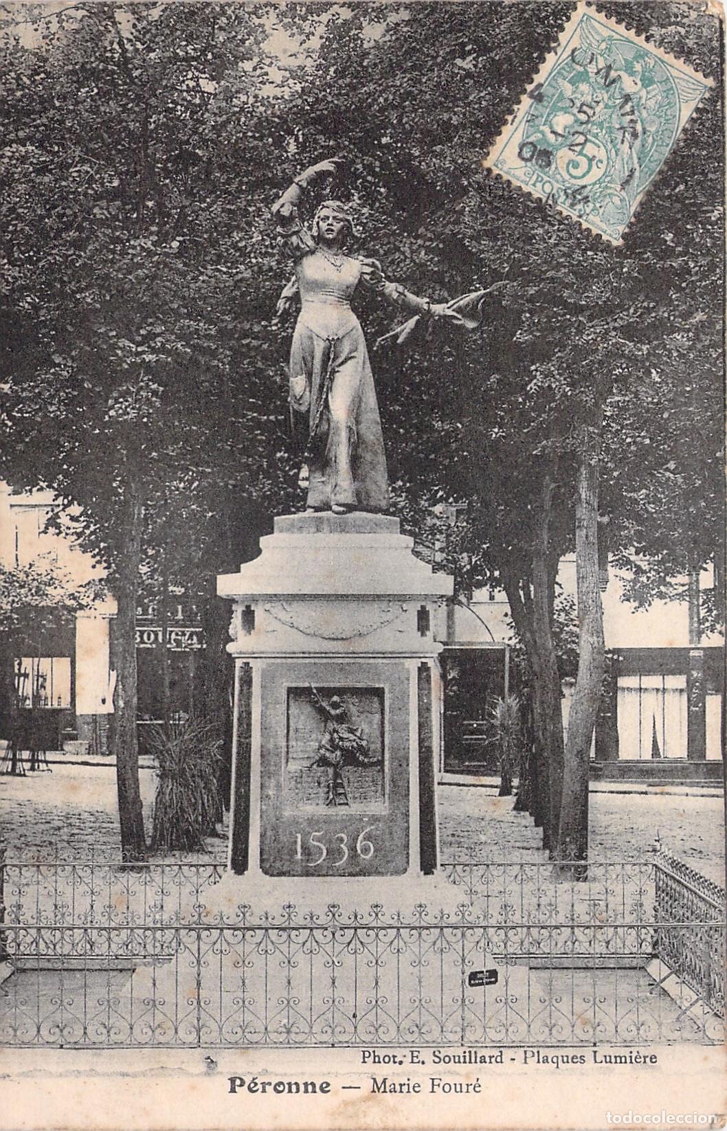 Postales: Postal de la estatua de Marie Four&eacute; en P&eacute;ronne, Francia
