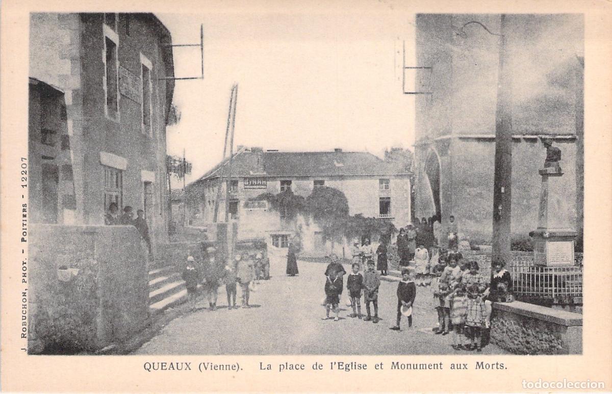 Postales: Postal de Queaux Francia, Plaza de la Iglesia y Monumento a los Muertos