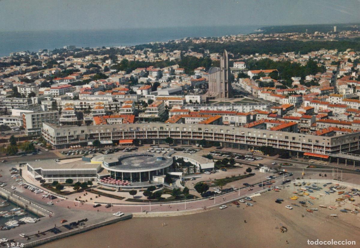 Cartoline: France Royan Vue A&eacute;rienne du Casino Front de Mer &Eacute;glise Notre Dame *YAF052