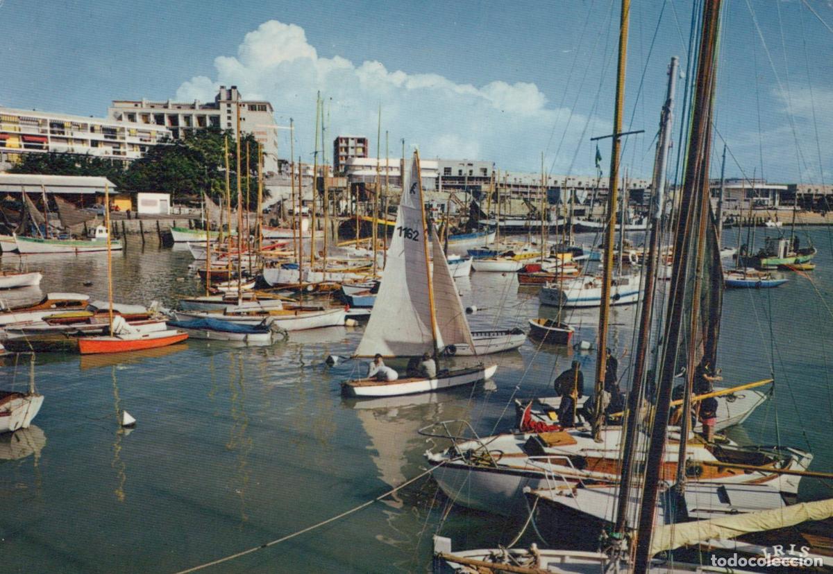 Cartes Postales: France Royan Le Port Voiliers Grand H&ocirc;tel de Paris *YAF082