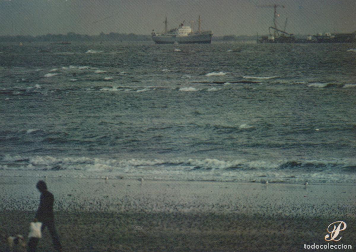Cartes Postales: France Charente Maritime Sc&egrave;ne de Plage Navires en Mer Unposted *YAF119