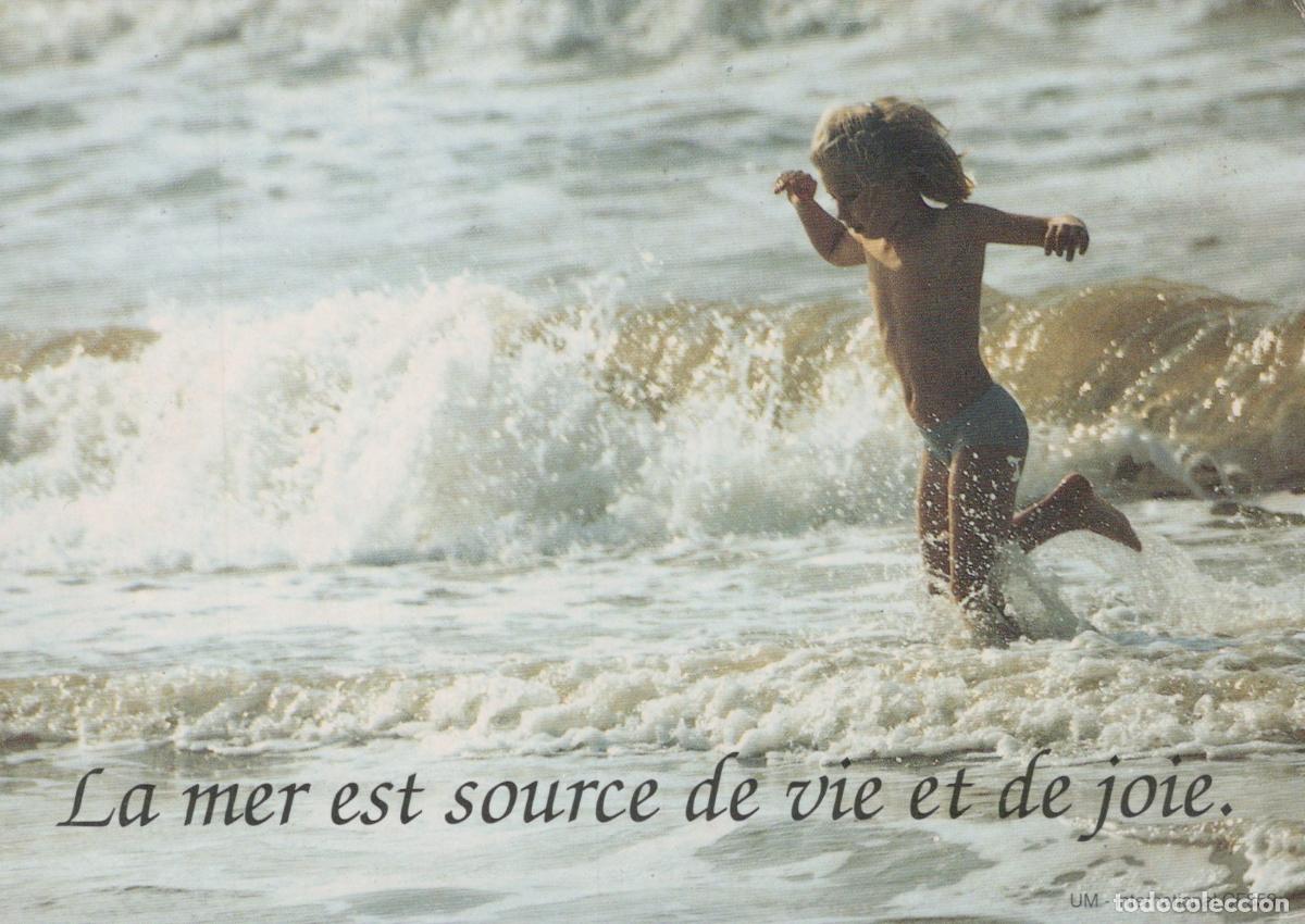 Cartes Postales: France C&ocirc;te Atlantique Enfant Joueur Dans les Vagues Mer et Nature Sc&egrave;ne *YAF414