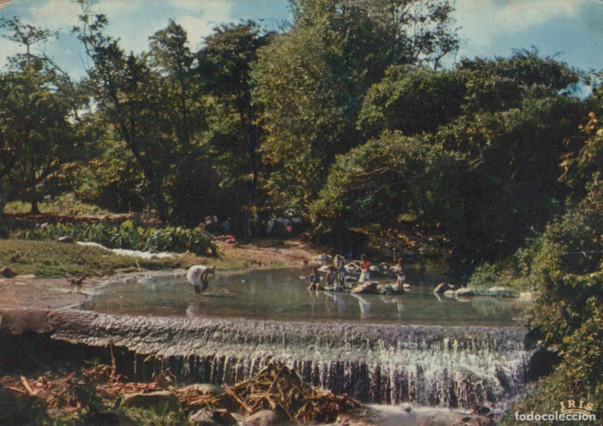 Postais: France Fort de France Fort DE Sc&egrave;ne de Lavandi&egrave;res et Cascade *YAF458
