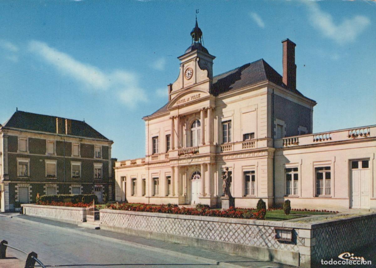 Cartoline: France Chalonnes sur Loire H&ocirc;tel de Ville Architecture Circul&eacute;e *YAF345