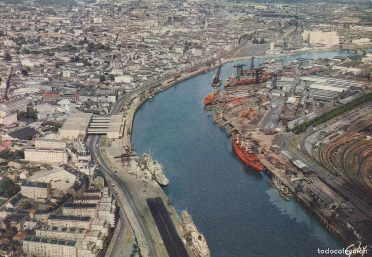 Postales: France Nantes Vue A&eacute;rienne du Port et Chantiers Navals Unposted *YAF614