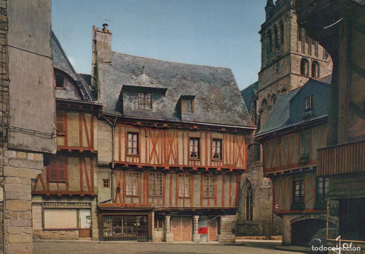 Postkarten: France Vannes Morbihan Vieilles Maisons &Agrave; Pans de Bois Place Henri IV *YAF725