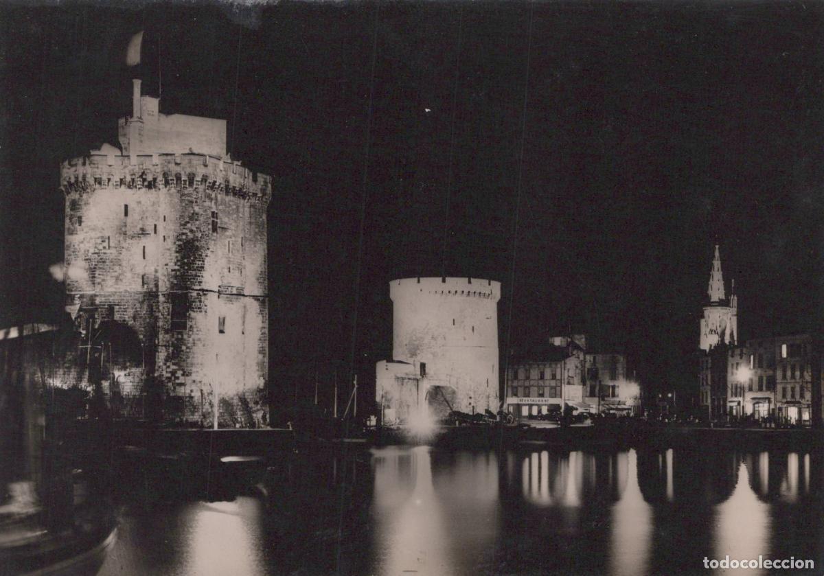 Postais: France La Rochelle Le Port Tours Historiques Saint Nicolas et Real Photo *YAF742