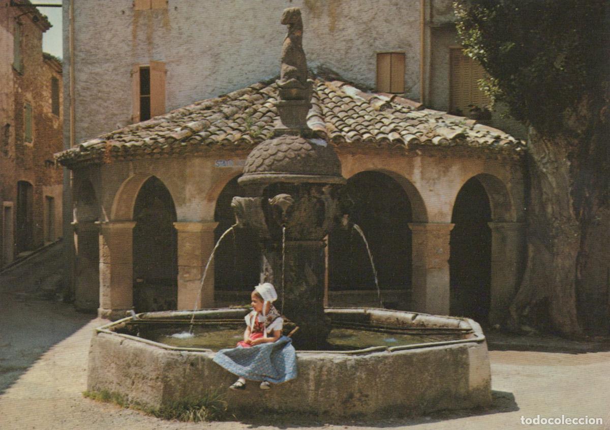 Postkarten: France Mollans Provence Jeune Proven&ccedil;ale &Agrave; la Fontaine Unposted *YAF806