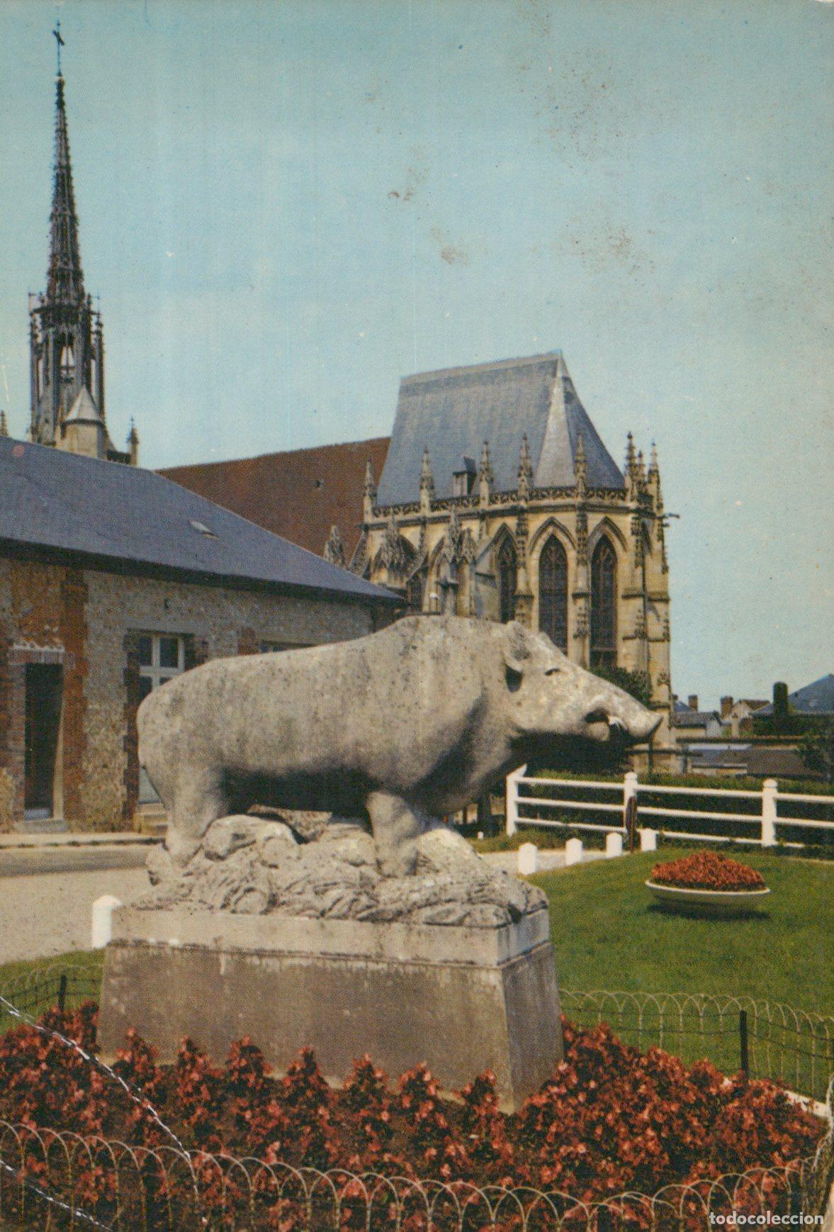 Postais: France Church Village Square with Statue *YAG192