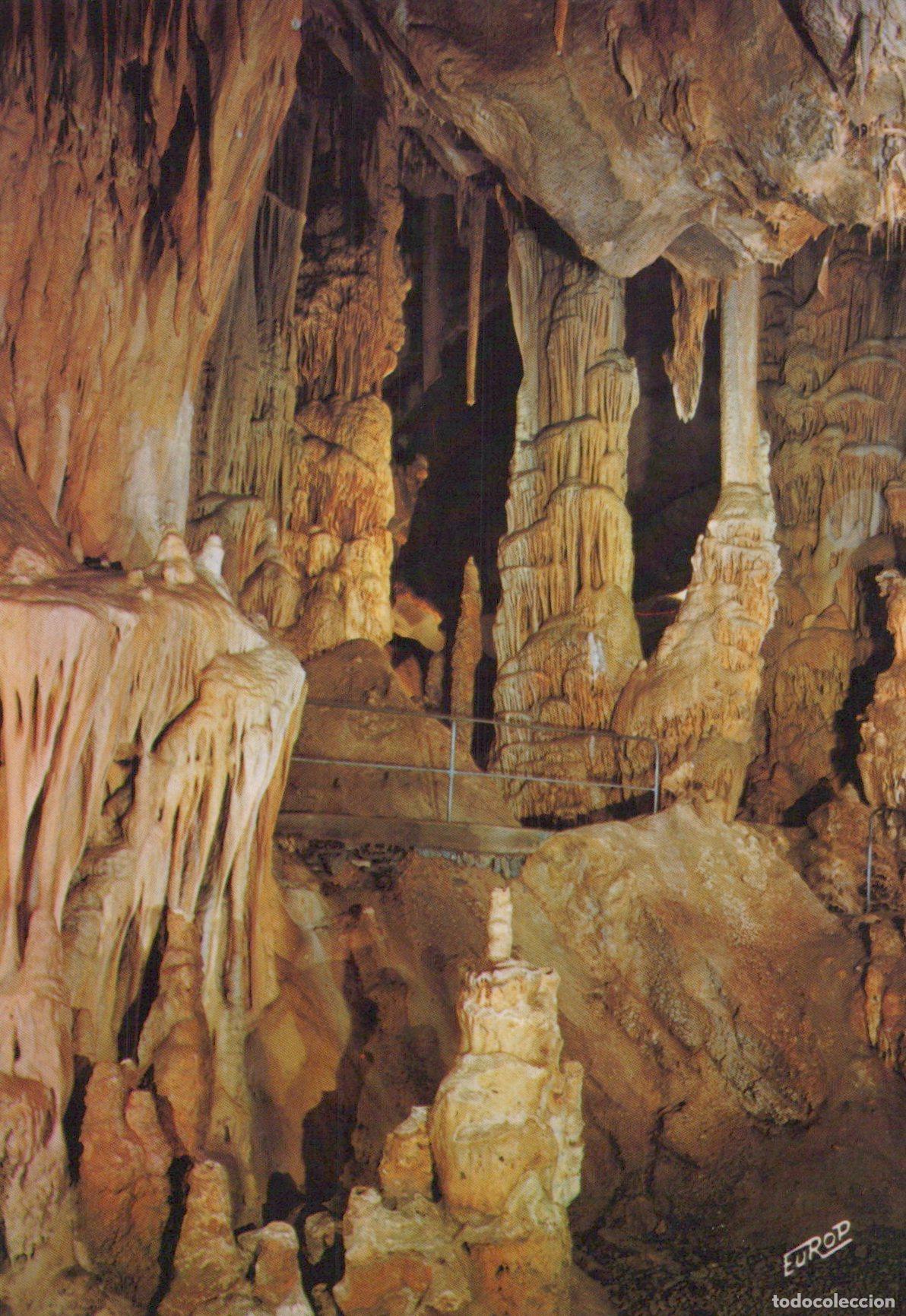 Cartes Postales: France Isturitz et Oxocelhaya Grottes D Isturitz ET D Unposted *YAG239
