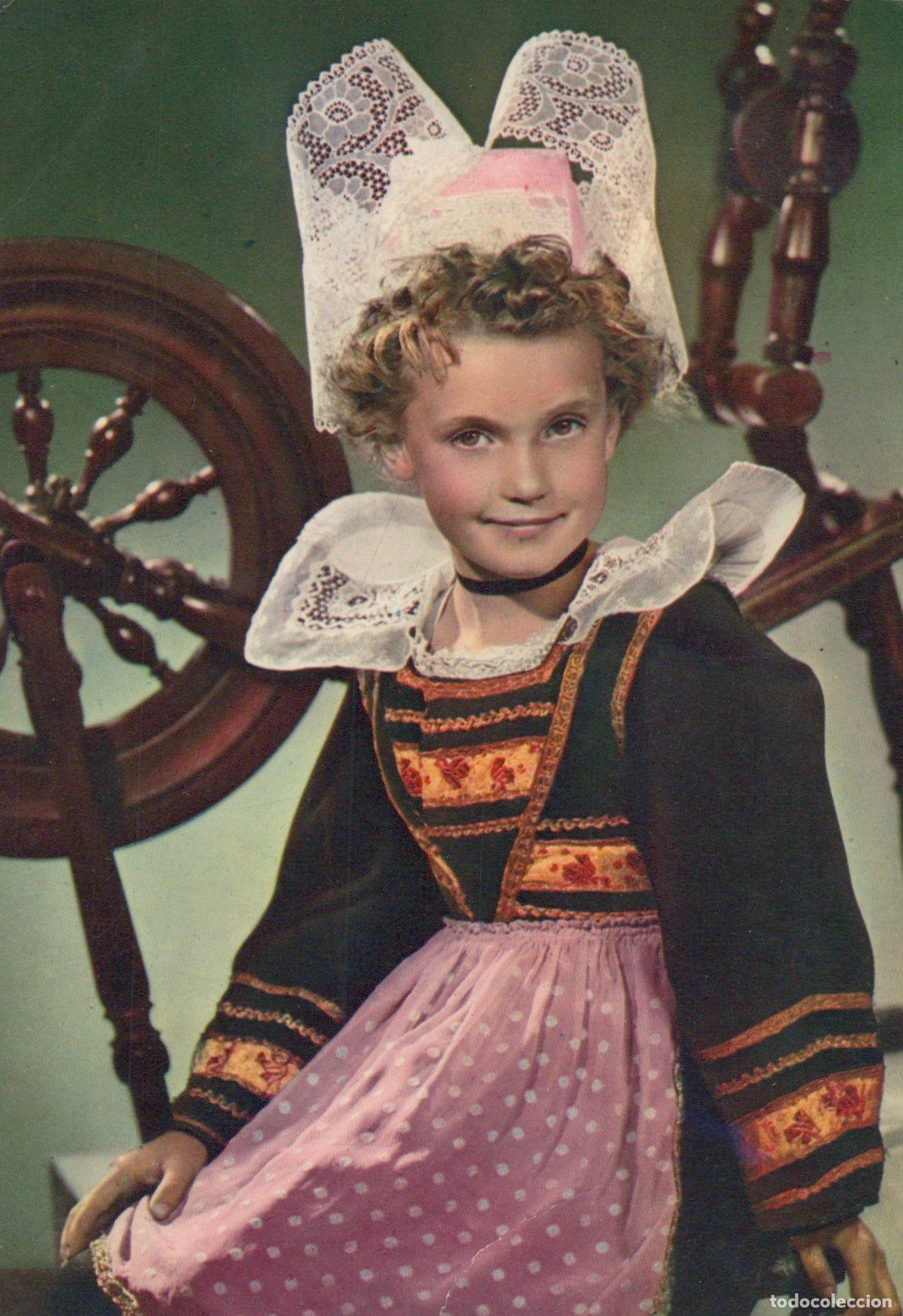 Cartes Postales: France Concarneau Bretagne Jeune Fille Costume Breton de Beuzec Conq *YAG363