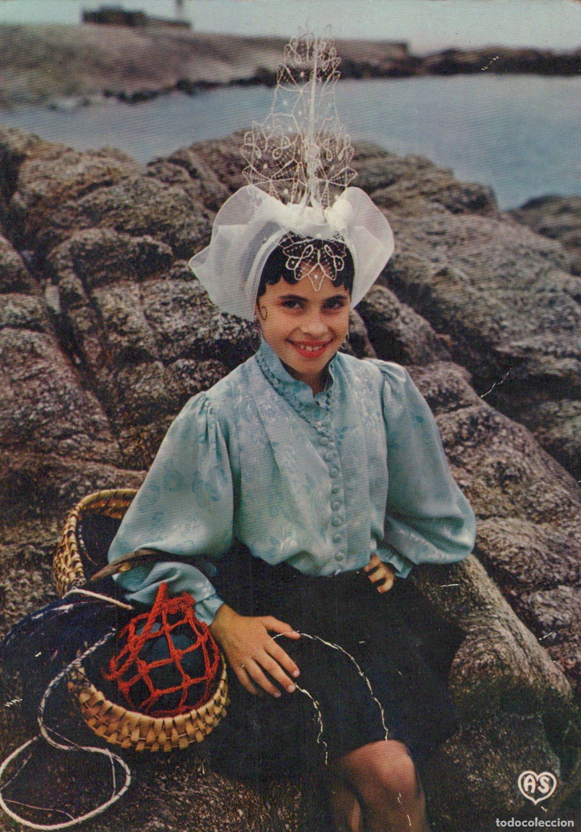 Cartes Postales: France Les Sables D Olonne Jeune Fille en Costume Sablais et Coiffe *YAG364