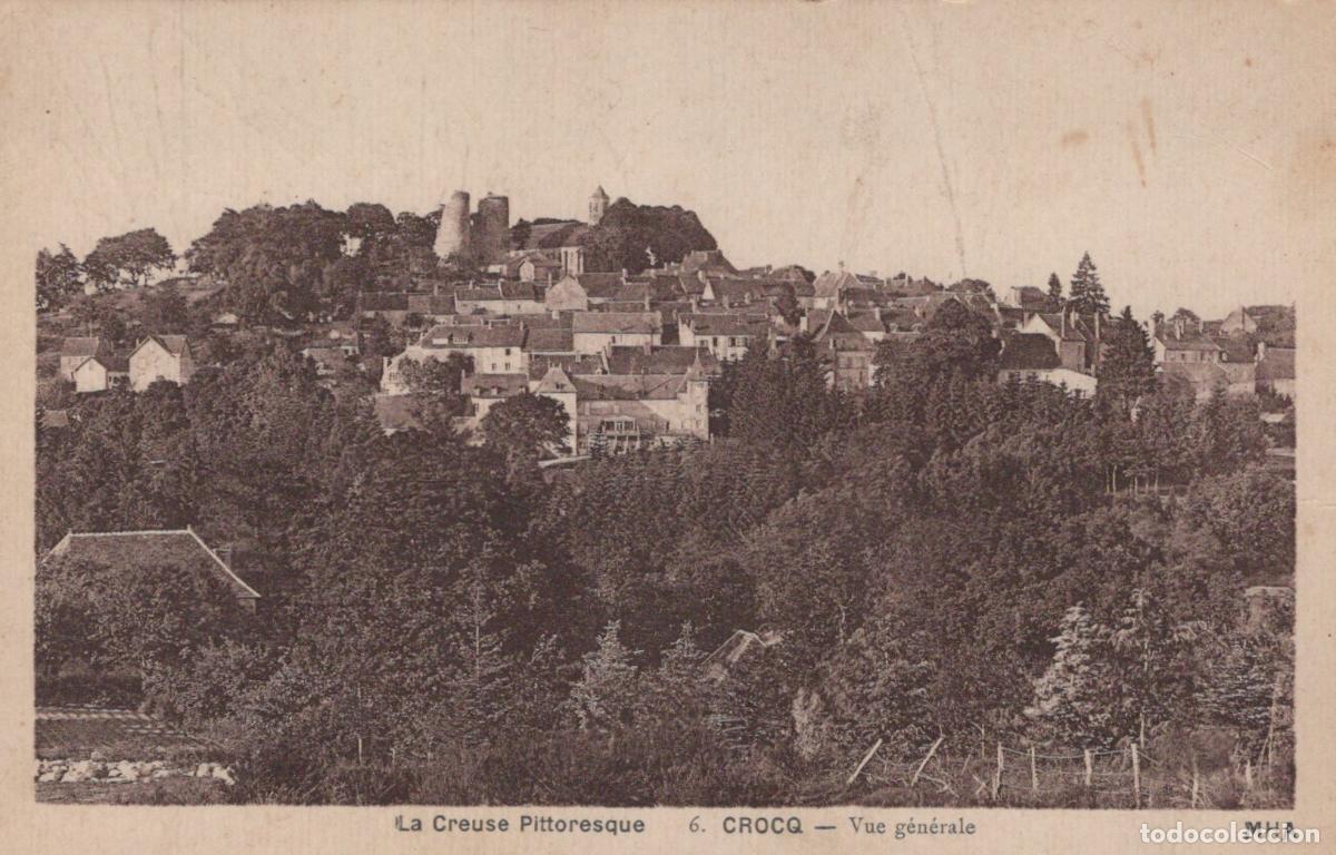 Postkarten: Crocq Creuse France Perched Village General View with Church Tower *YAG657
