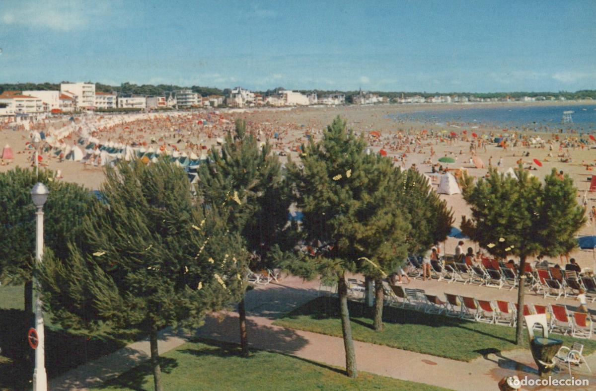Cartoline: Royan, France, General View of Crowded Beach with Bathers and Coastal *YAG945