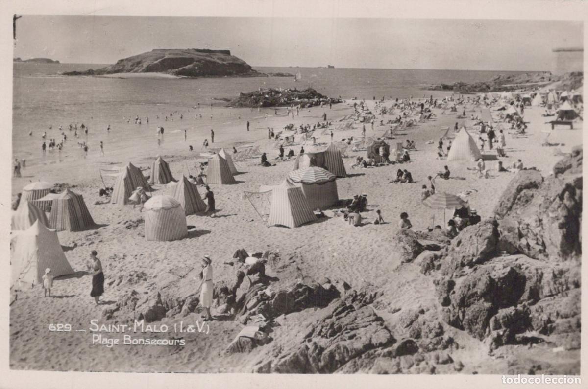 Cartoline: Saint-Malo Bonsecours Beach, France, crowded with bathers and tents *YAG616