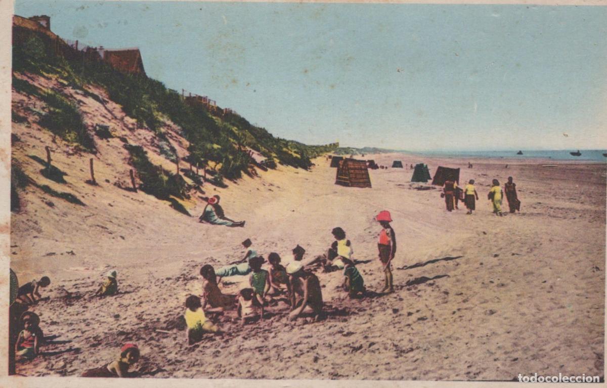 Cartoline: Pirou-Plage, Manche, France. Lively Beach Scene with Bathers, Dunes, and *YAG965
