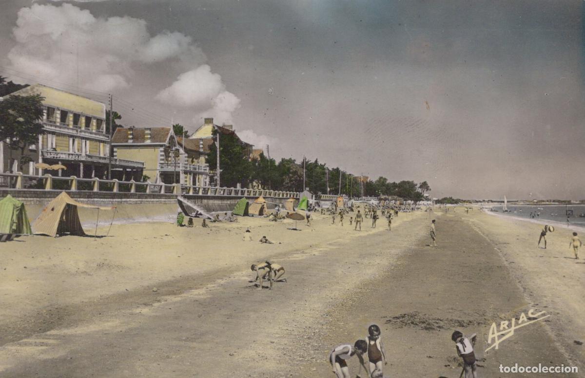 Postais: France Saint Trojan les Bains Plage Anim&eacute;e Avec Baigneurs *YAG958