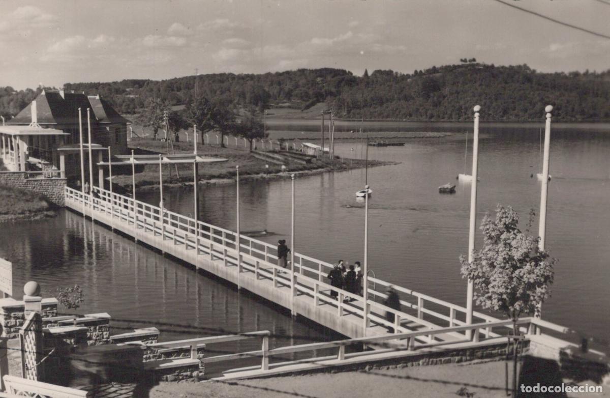 Postales: Neuvic-d'Ussel, Corr&egrave;ze, France. Lake and Beach with Bridge and People. *YAG619