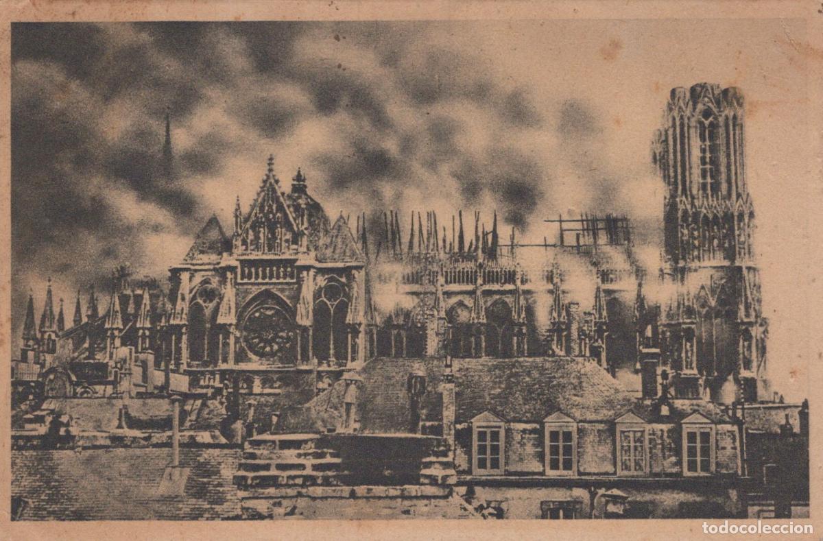Postales: Reims Cathedral during German bombardment, September 1914, with smoke *YAG663