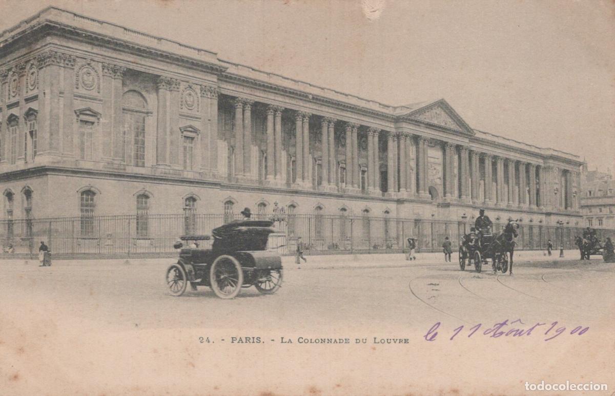 Cartoline: Paris Louvre Colonnade with Early Automobile and Horse-Drawn Carriages *YAG668