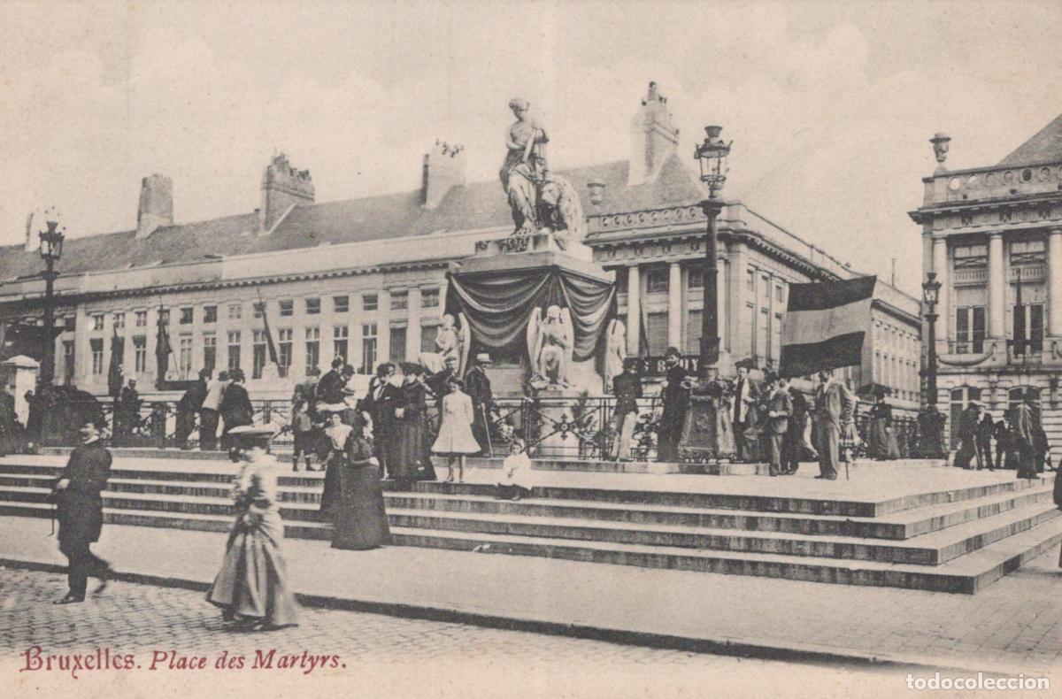 Postales: Bruxelles Place des Martyrs Monument and Architecture with People *YAG769