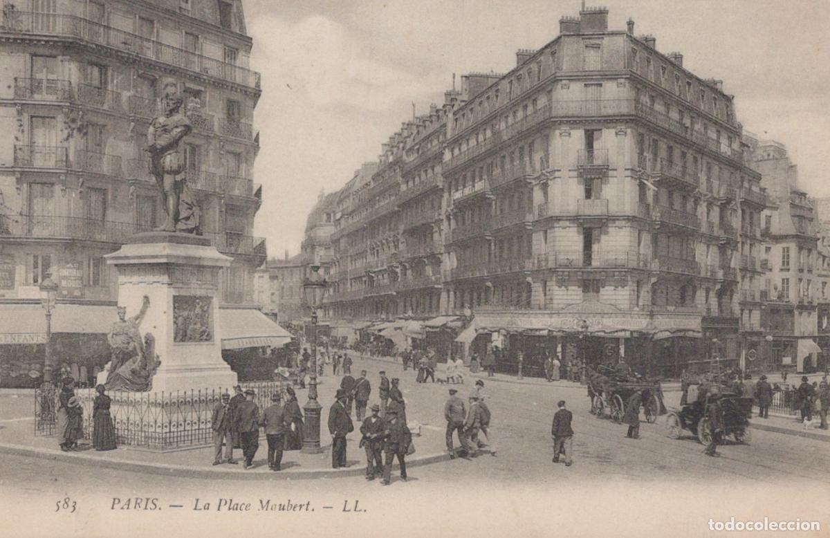 Cartoline: Paris Place Maubert Lively Street Scene with Statue and Carriages *YAG811