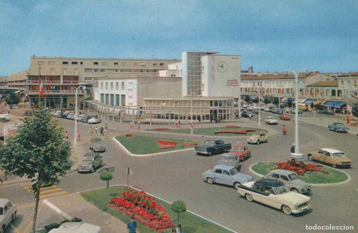 Cartoline: Royan Rond-Point de la Poste Modern Architecture with Cars *YAG944