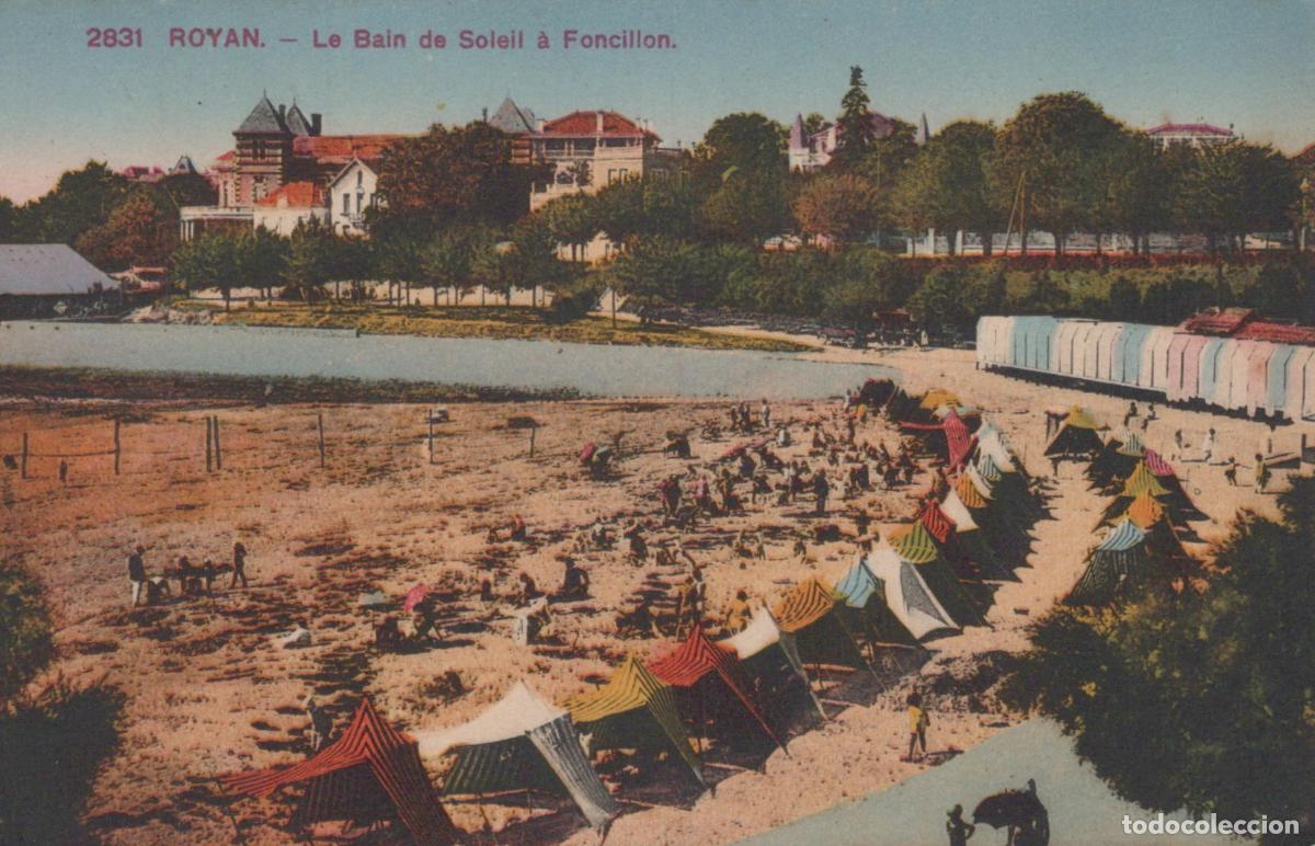 Postales: Royan Foncillon Beach Sunbathing Scene with Tents and People *YAG969