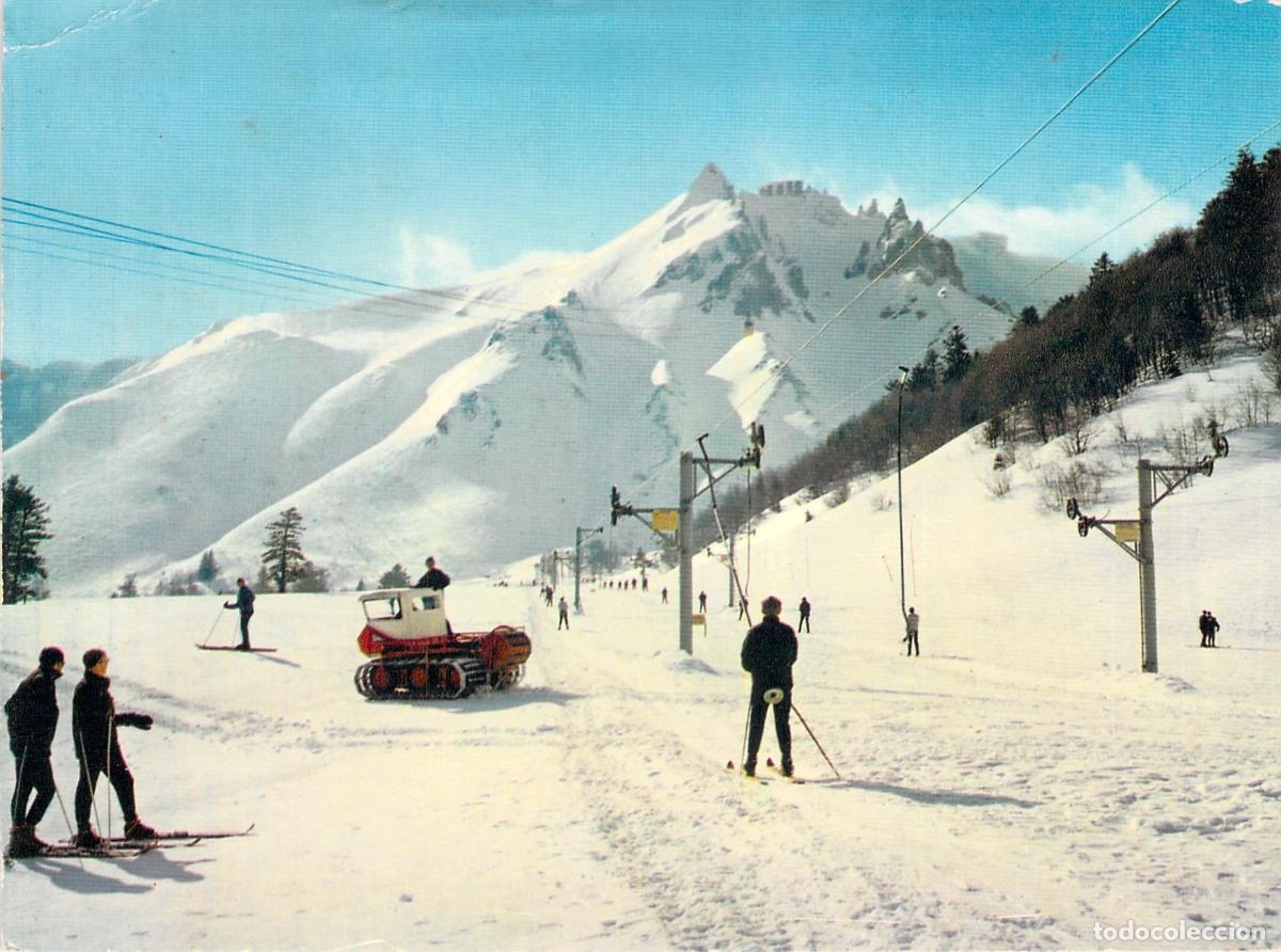 Postkarten: Postal de Le Sancy en Auvernia con esquiadores y paisaje invernal