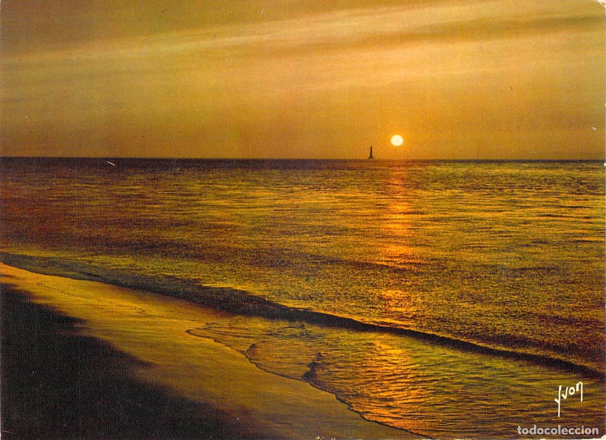 Postales: Postal de puesta de sol en Soulac-sur-Mer y Faro de Cordouan
