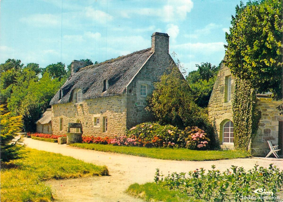 Postcards: Postal de casa tradicional en Breta&ntilde;a, Francia