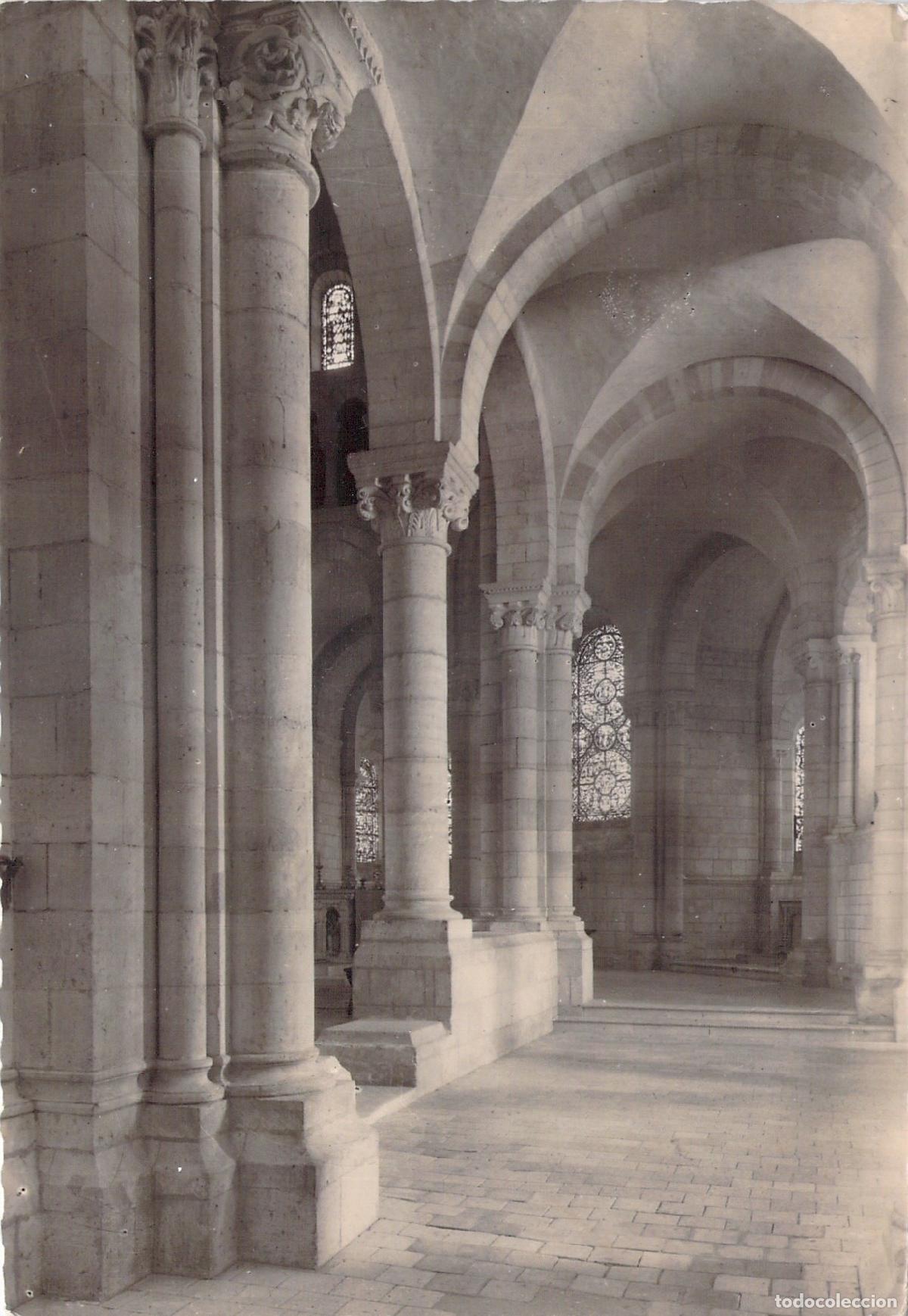 Postales: Postal de la Iglesia Abacial de Fontgombault, Francia