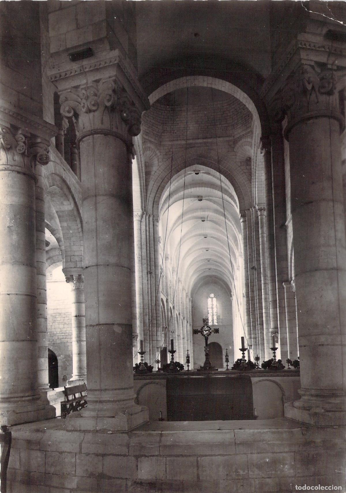 Postales: Postal de la Abad&iacute;a de Fontgombault en Francia