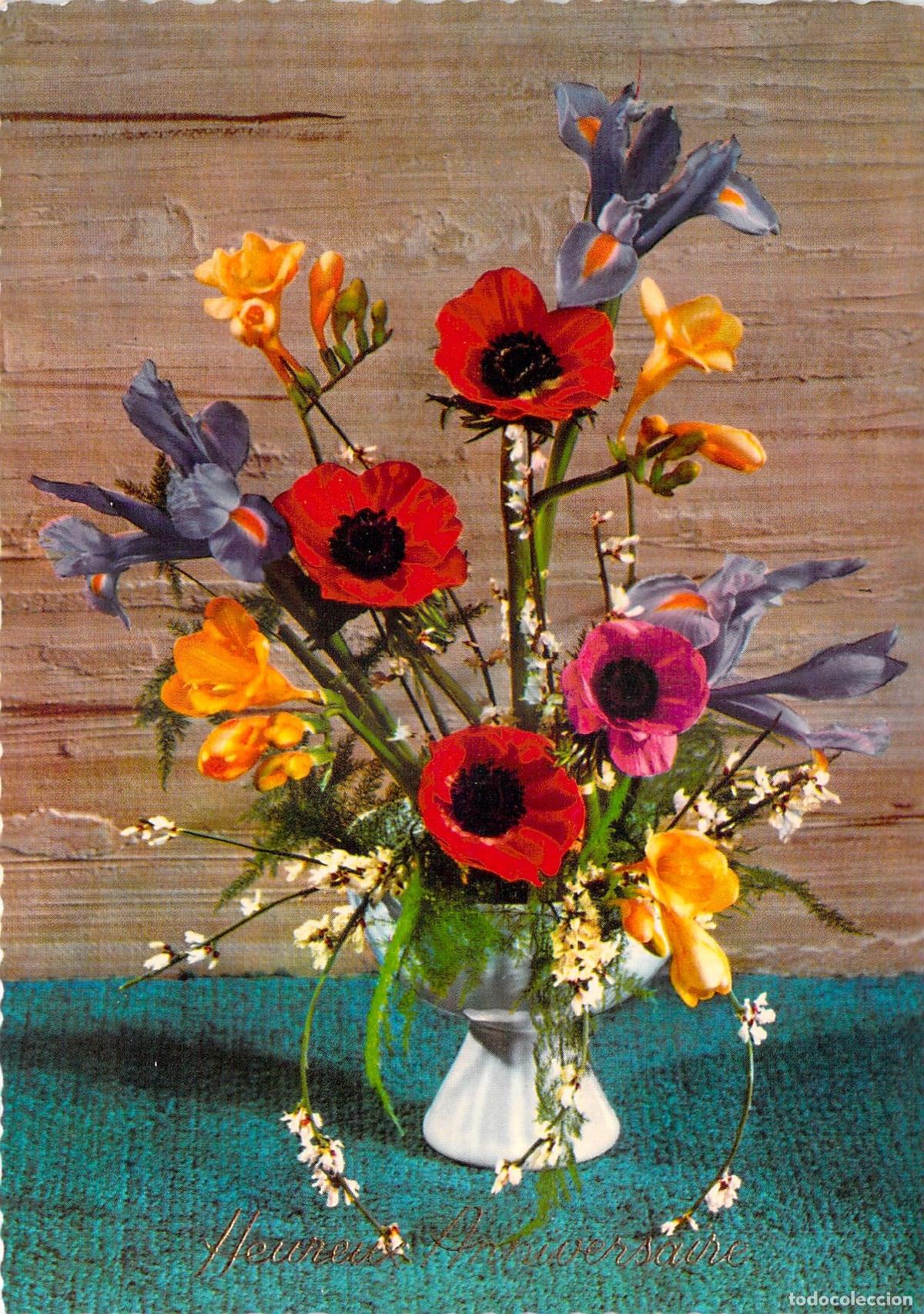 Postales: Postal de Feliz Aniversario con arreglo floral